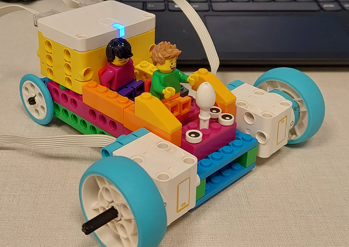 Ρομποτικό όχημα LEGO SPIKE Essential για το SafeStep